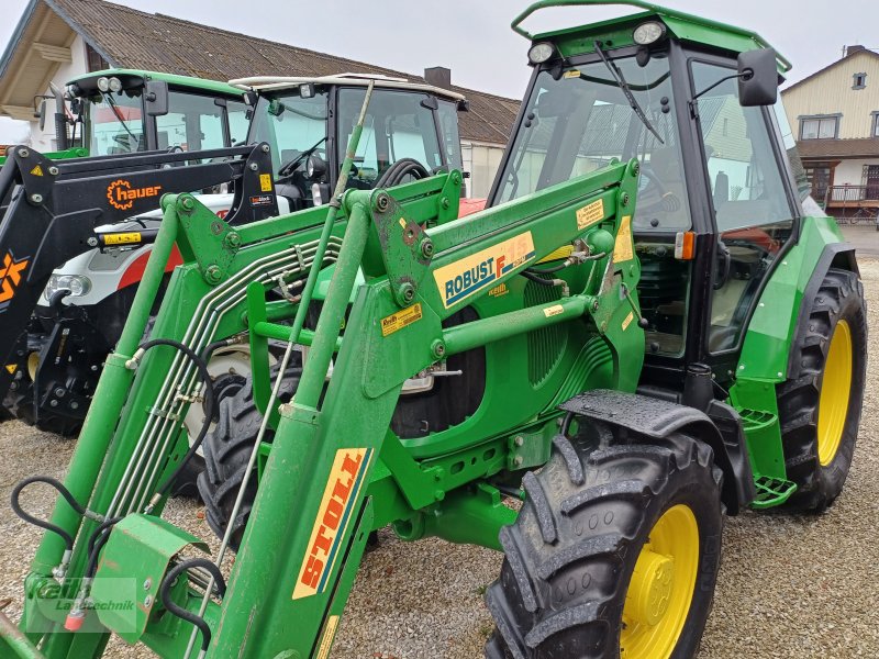 John Deere 5820, Gebrauchtmaschine, Betriebsstunden: 5850 Stunden (Bild 1) Traktor des Typs John Deere 5820, Gebrauchtmaschine in Wolnzach (Bild 1)