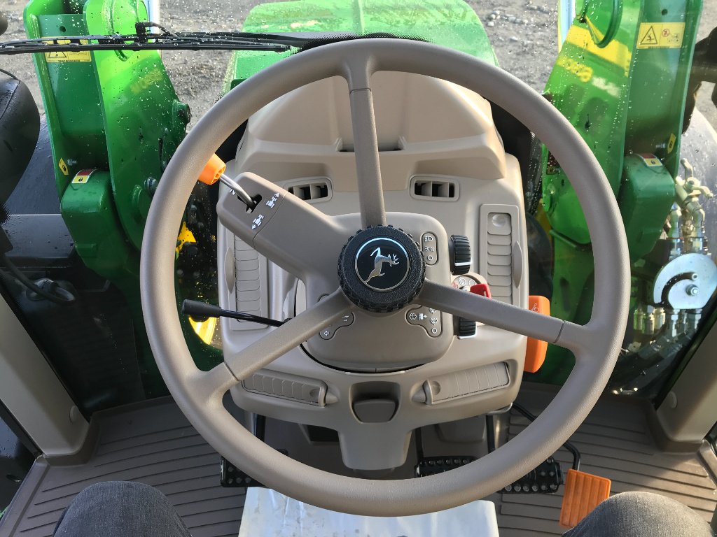 Traktor tip John Deere 6090 M, Gebrauchtmaschine in UZERCHE (Poză 10)