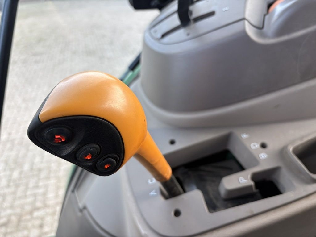 Traktor от тип John Deere 6090 RC, Gebrauchtmaschine в Kronenberg (Снимка 9)