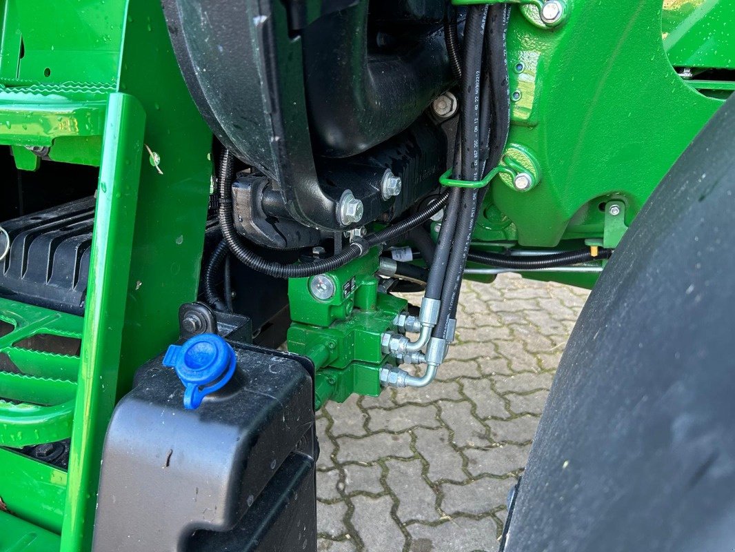 Traktor tipa John Deere 6090M **MIETRÜCKLÄUFER**, Neumaschine u Sittensen (Slika 18)