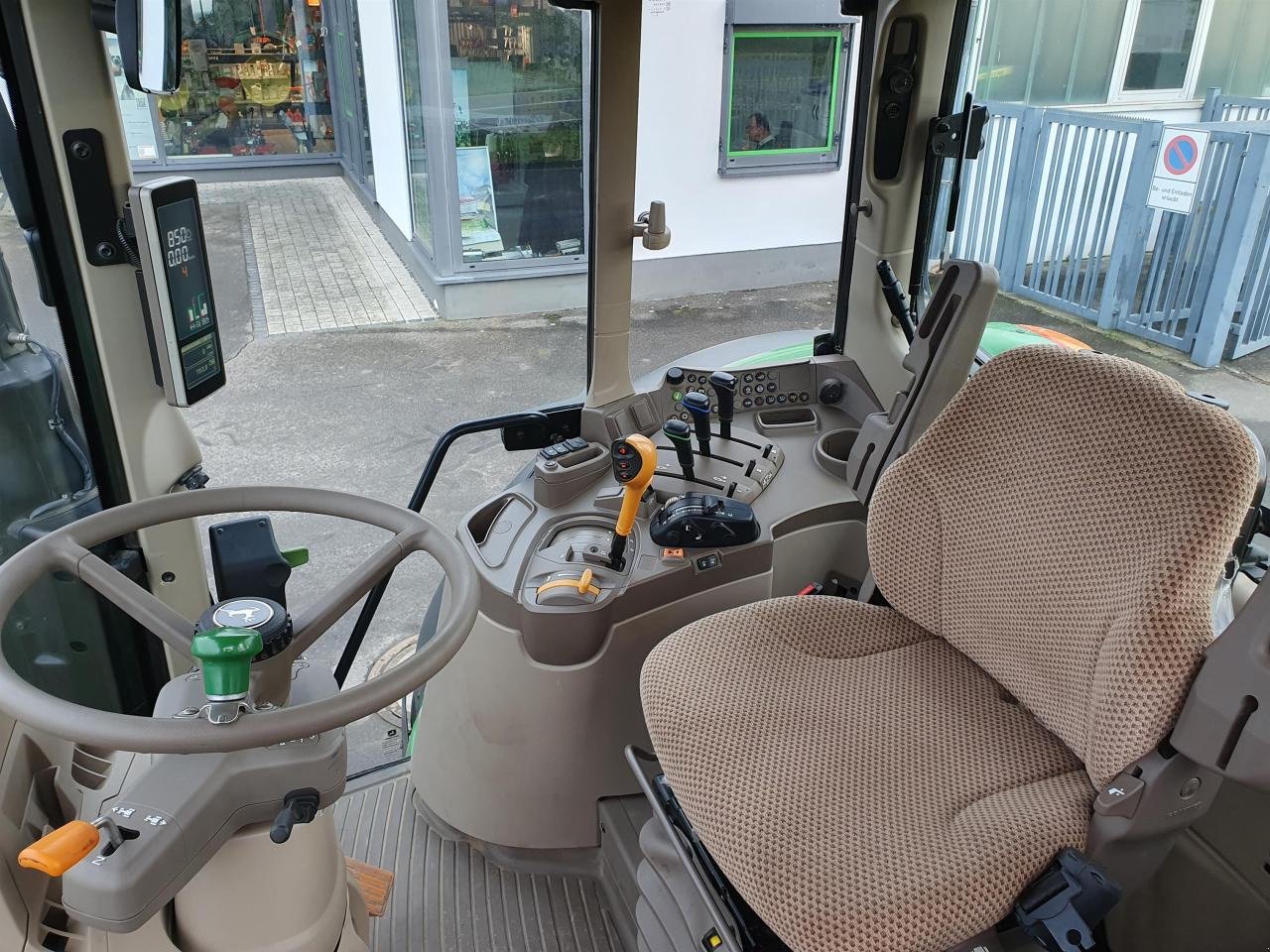 Traktor vrste John Deere 6090M PQ+ Kriechgang, Vorführmaschine v Niederkirchen (Slika 11)