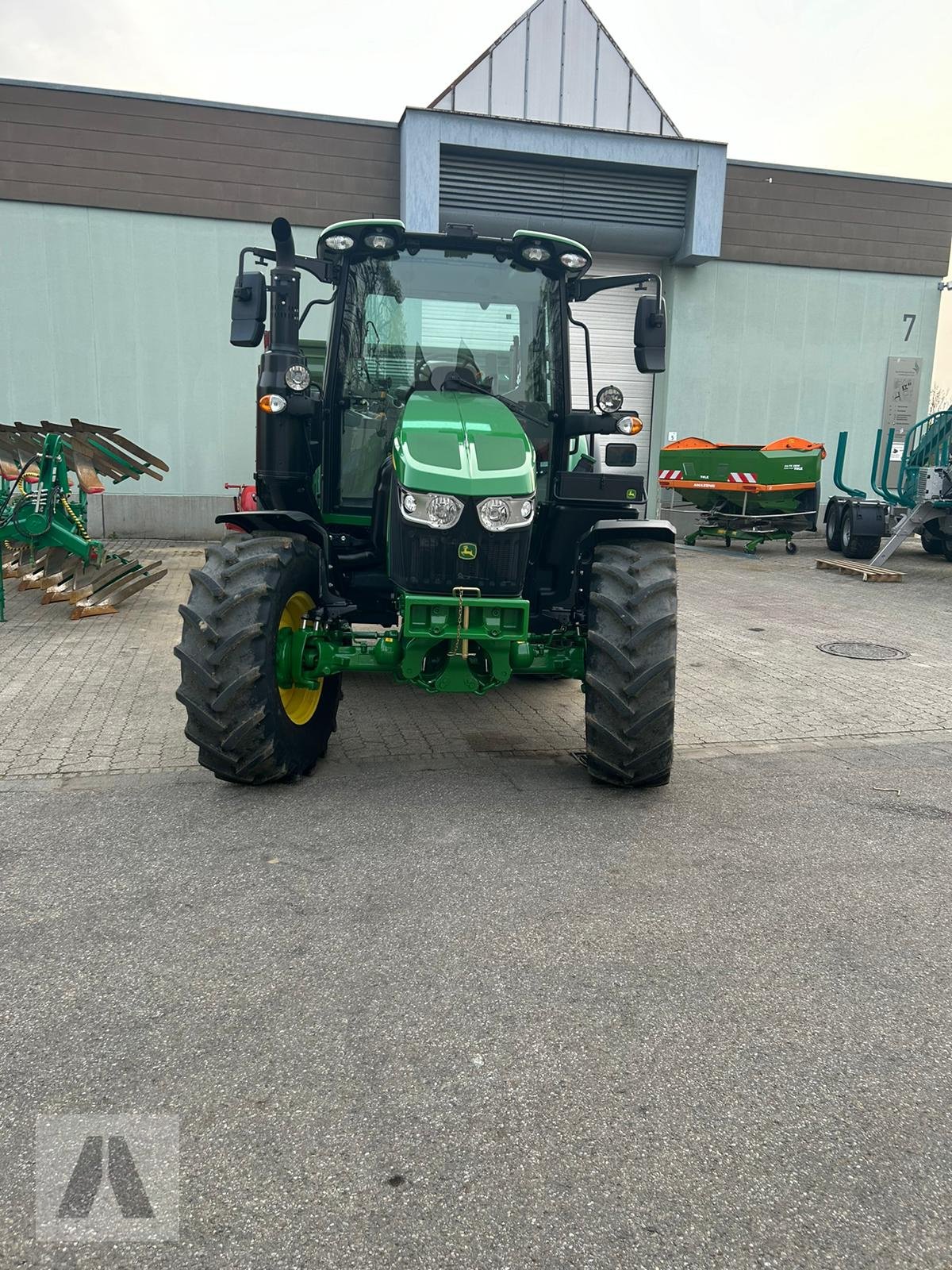 Traktor типа John Deere 6090M, Gebrauchtmaschine в Schwabmünchen (Фотография 2)