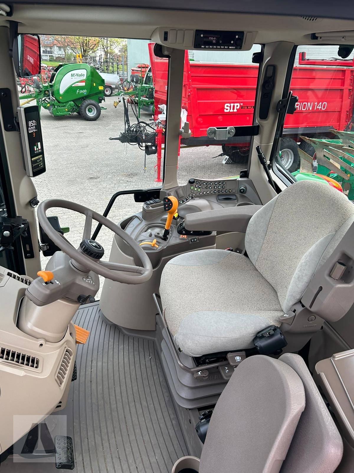 Traktor типа John Deere 6090M, Gebrauchtmaschine в Schwabmünchen (Фотография 8)