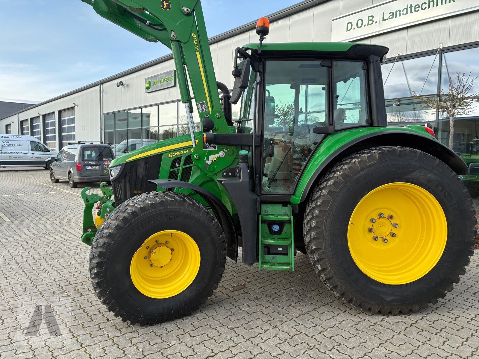 Traktor типа John Deere 6090M, Gebrauchtmaschine в Langweid am Lech (Фотография 2)