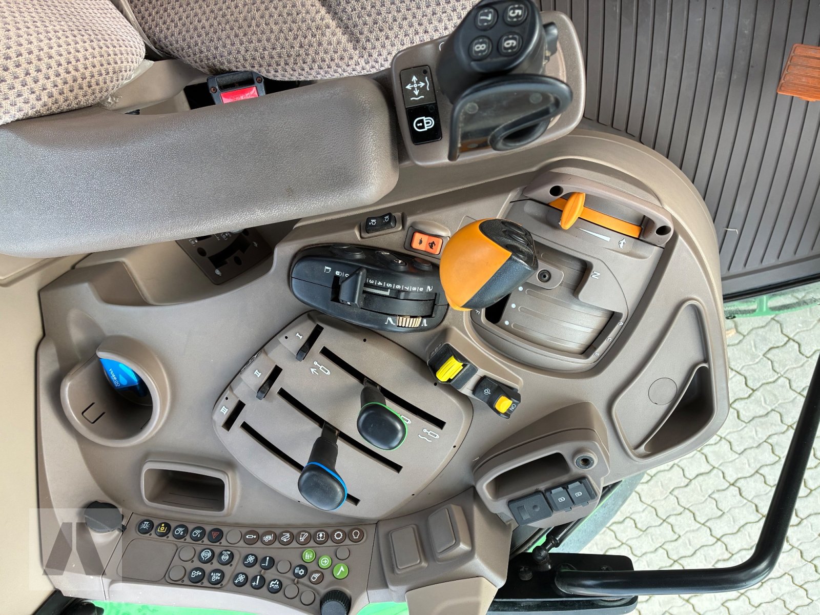 Traktor типа John Deere 6090M, Gebrauchtmaschine в Langweid am Lech (Фотография 5)