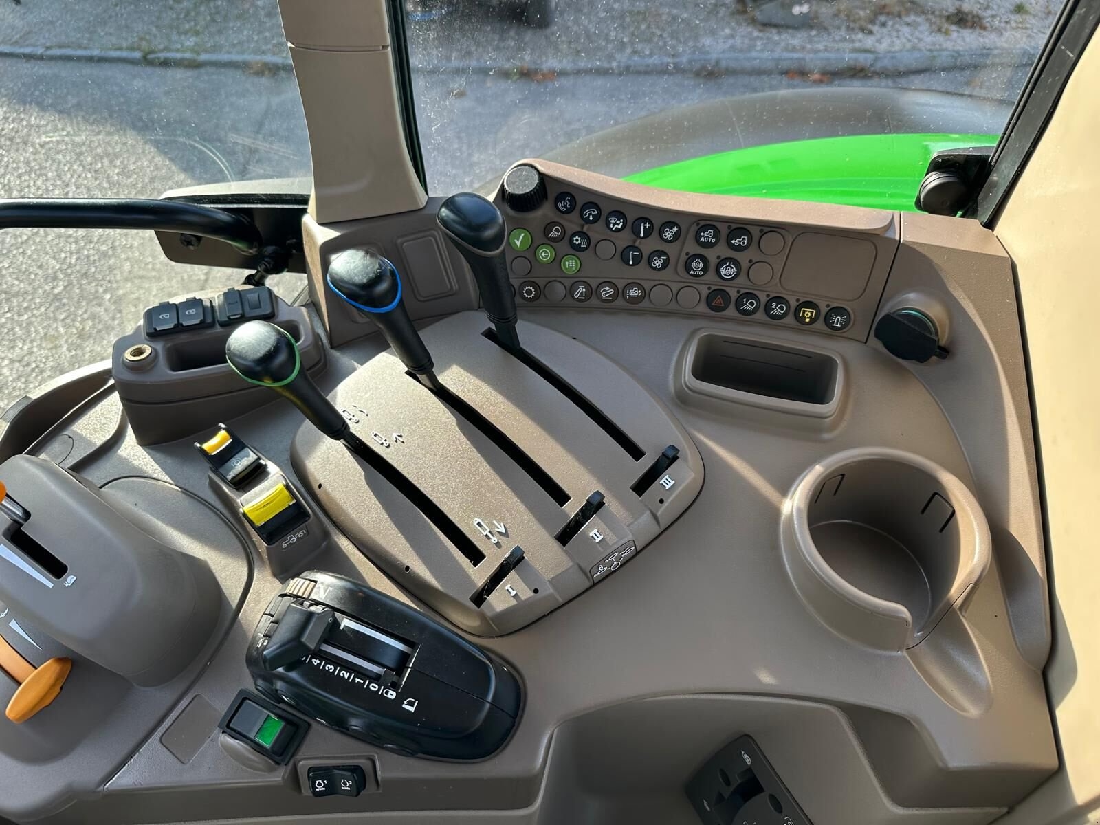 Traktor van het type John Deere 6090M, Vorführmaschine in Kirchdorf (Foto 24)