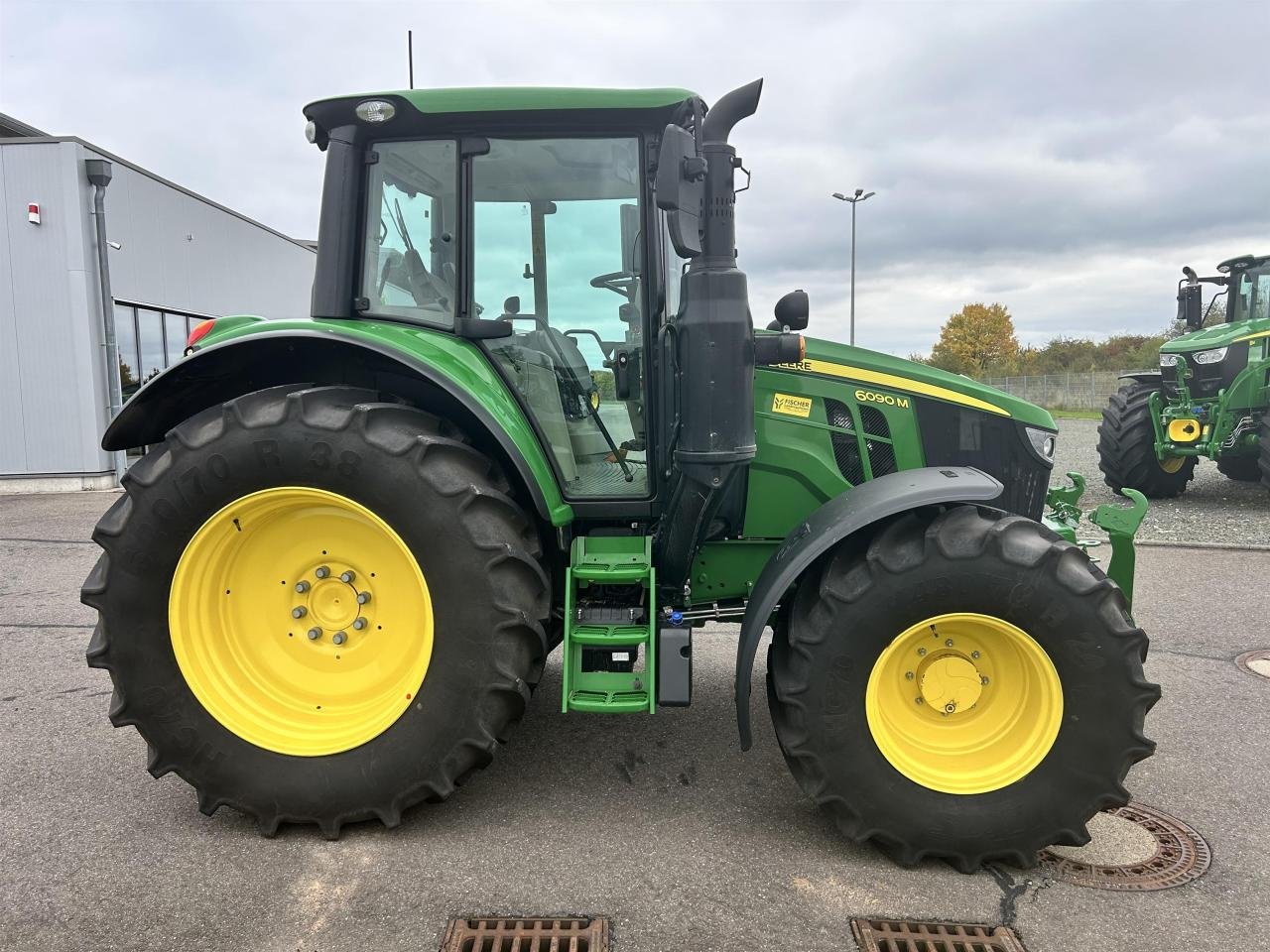 Traktor des Typs John Deere 6090M, Neumaschine in Zweibrücken (Bild 4)