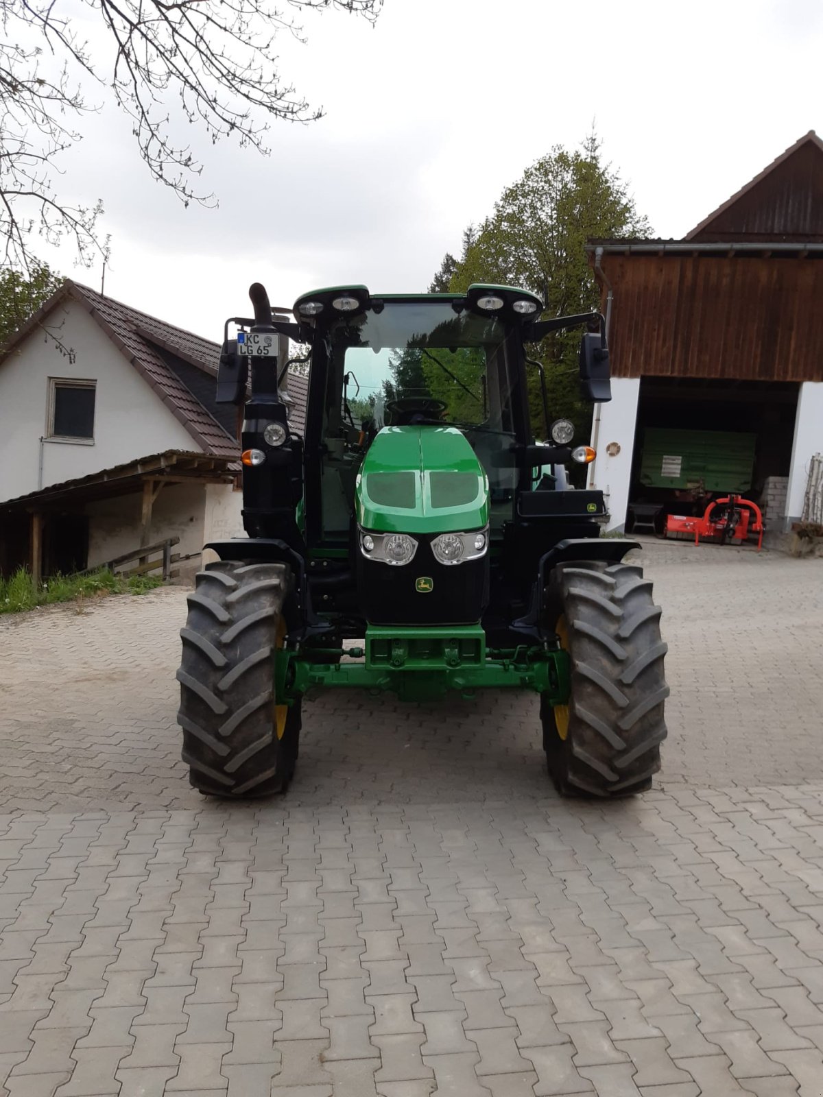 Traktor van het type John Deere 6090M, Gebrauchtmaschine in Wilhelmsthal (Foto 1)