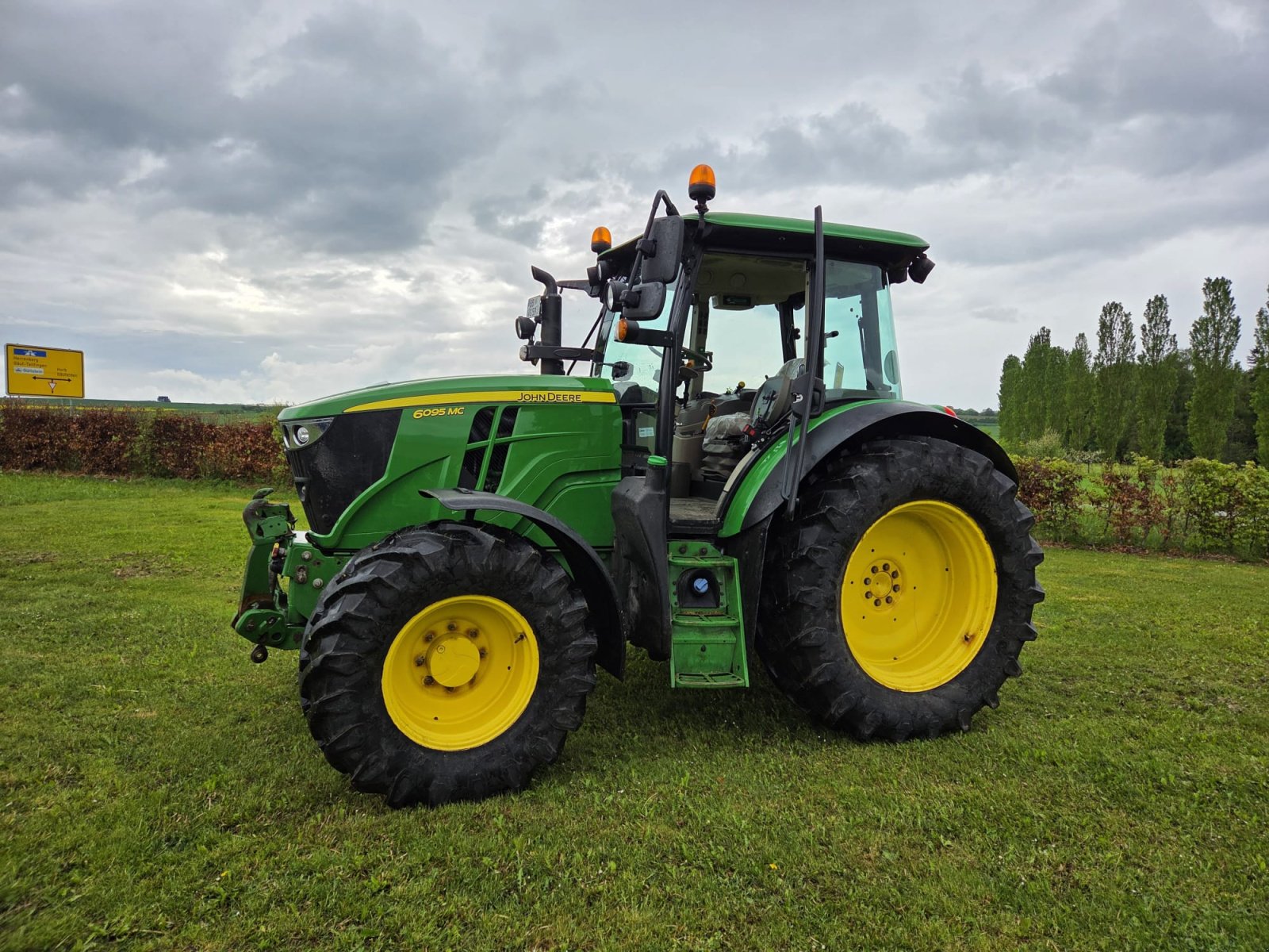 Traktor от тип John Deere 6095MC, Gebrauchtmaschine в Herrenberg (Снимка 1)