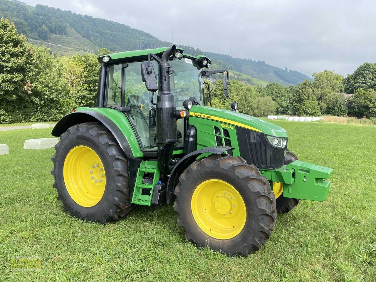 Traktor του τύπου John Deere 6100 M AutoQuadEco, Neumaschine σε Marsberg-Giershagen (Φωτογραφία 1)