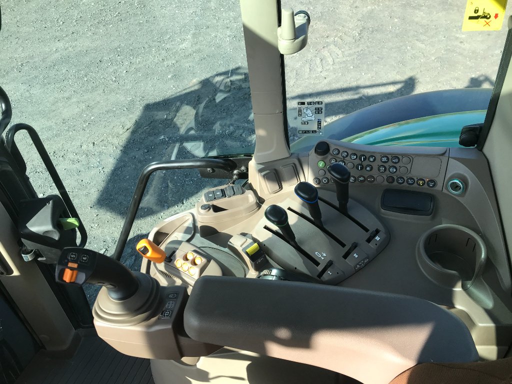 Traktor του τύπου John Deere 6100 M COMMAND QUAD, Gebrauchtmaschine σε BELLAC (Φωτογραφία 9)