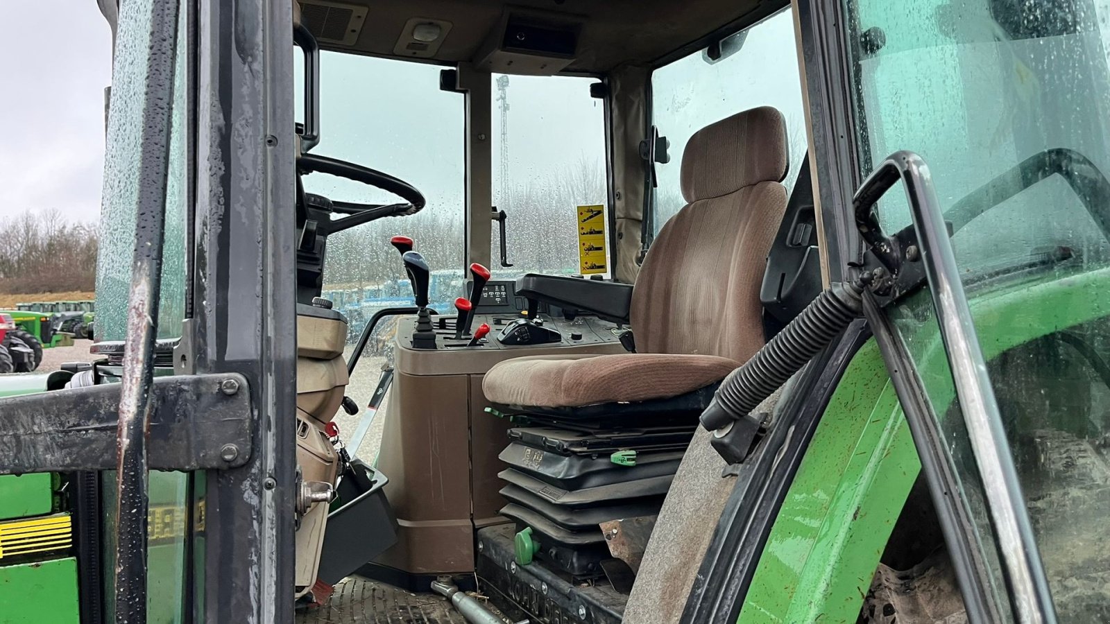 Traktor Türe ait John Deere 6100 Med frontlæsser, Gebrauchtmaschine içinde Lintrup (resim 3)