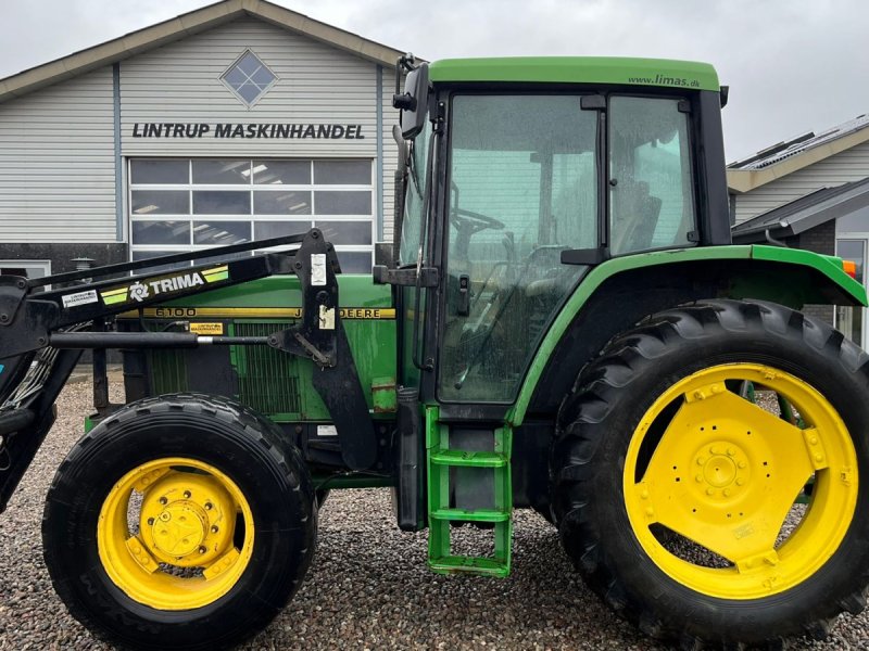 Traktor van het type John Deere 6100 Med frontlæsser, Gebrauchtmaschine in Lintrup