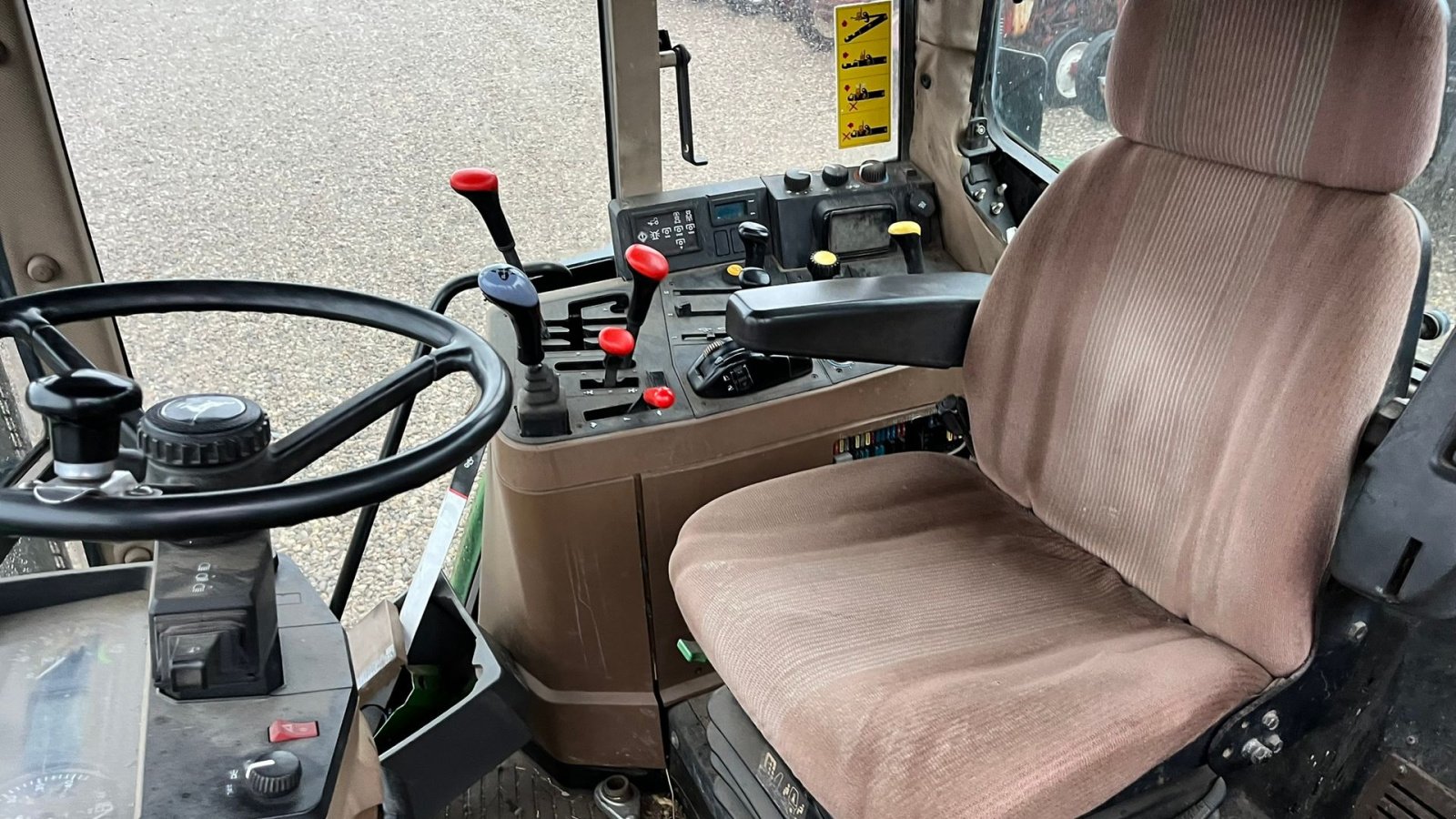 Traktor Türe ait John Deere 6100 Med frontlæsser, Gebrauchtmaschine içinde Lintrup (resim 4)