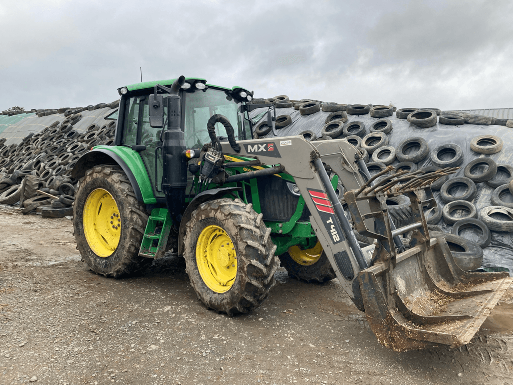 Traktor Türe ait John Deere 6100, Gebrauchtmaschine içinde ISIGNY-LE-BUAT (resim 3)