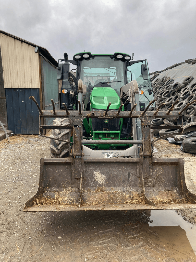 Traktor Türe ait John Deere 6100, Gebrauchtmaschine içinde ISIGNY-LE-BUAT (resim 2)