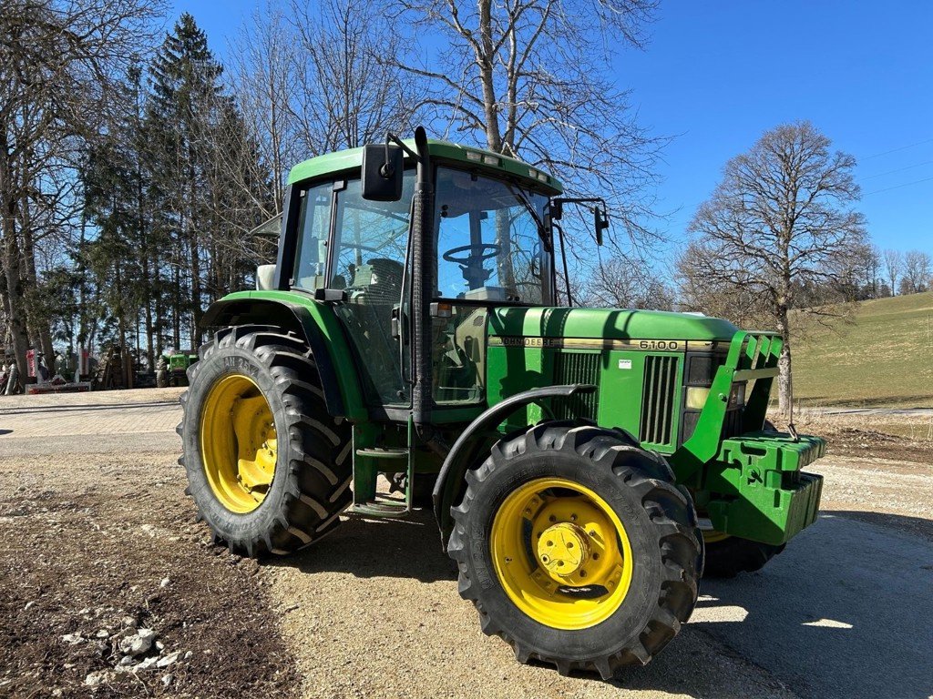 Traktor des Typs John Deere 6100, Gebrauchtmaschine in Domdidier (Bild 4)