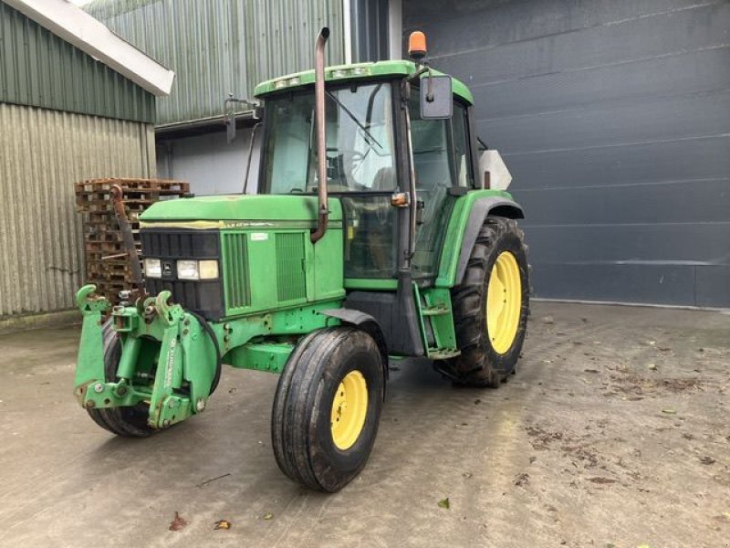 Traktor типа John Deere 6100, Gebrauchtmaschine в St. - Jacobiparochie (Фотография 1)
