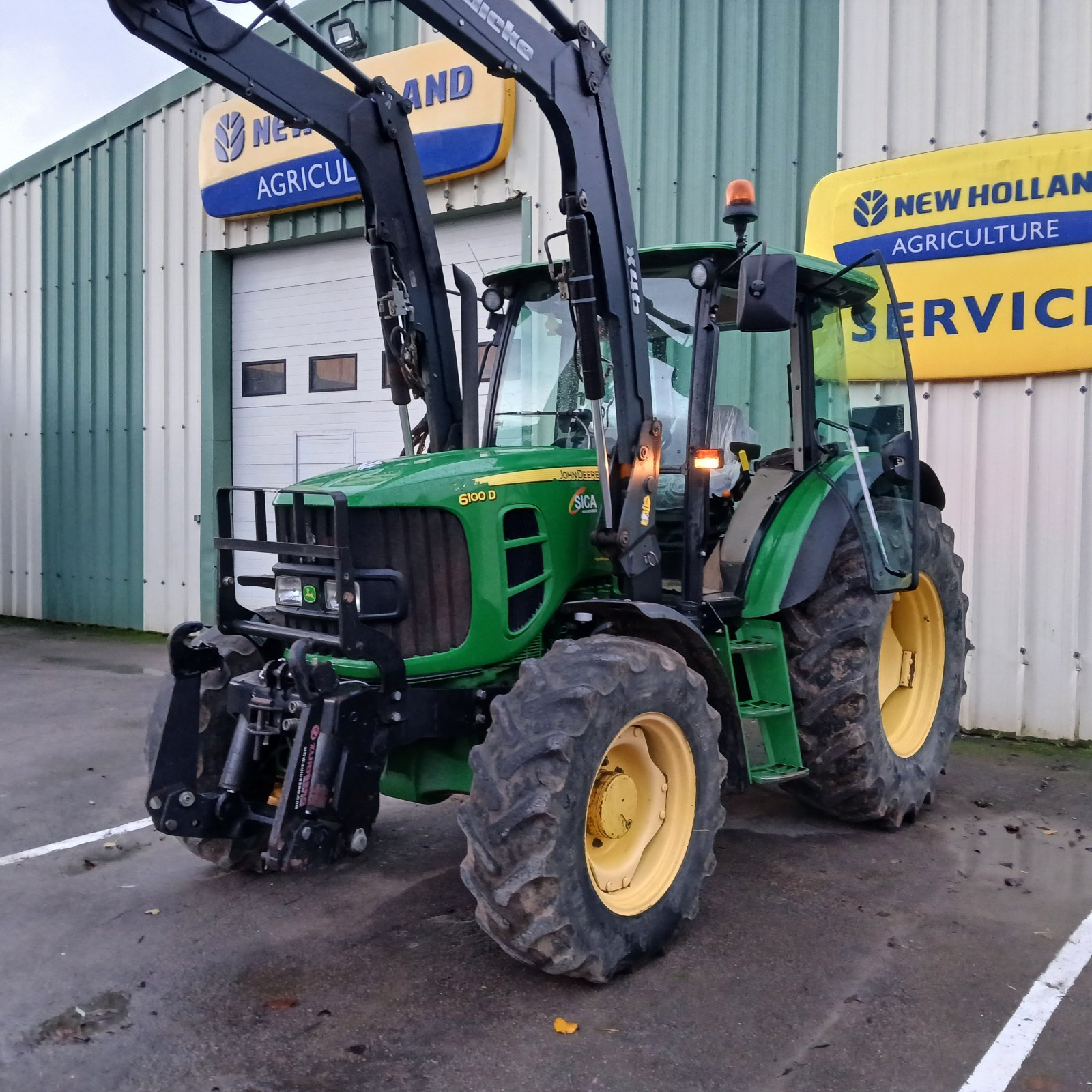 Traktor tipa John Deere 6100D, Gebrauchtmaschine u HERLIN LE SEC (Slika 2)