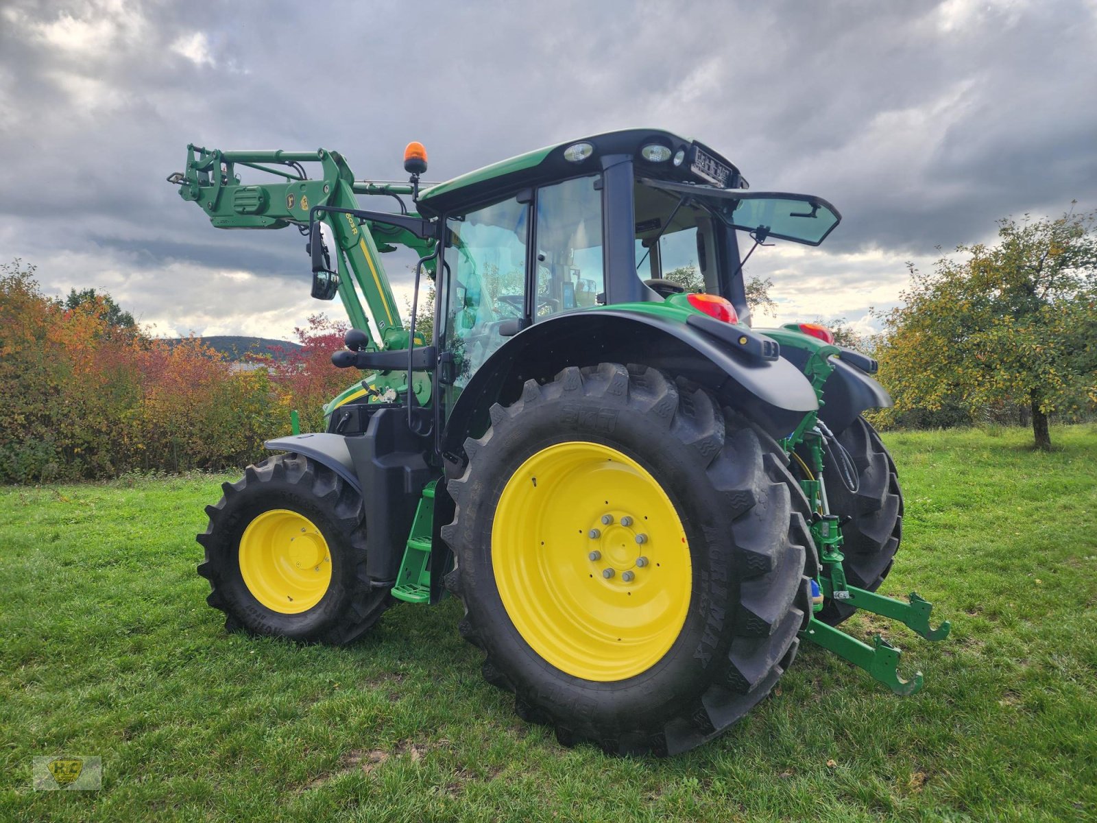 Traktor van het type John Deere 6100M AutoTrac Frontlader, Gebrauchtmaschine in Willanzheim (Foto 3)