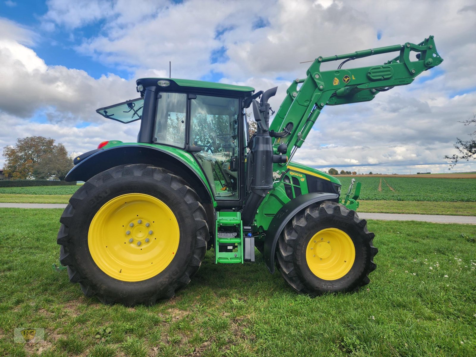 Traktor van het type John Deere 6100M AutoTrac Frontlader, Gebrauchtmaschine in Willanzheim (Foto 8)
