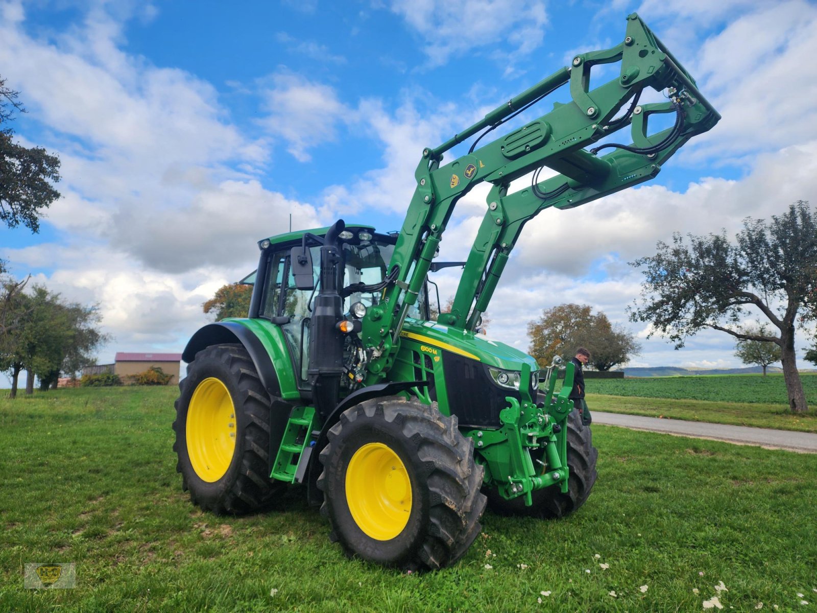 Traktor van het type John Deere 6100M AutoTrac Frontlader, Gebrauchtmaschine in Willanzheim (Foto 9)
