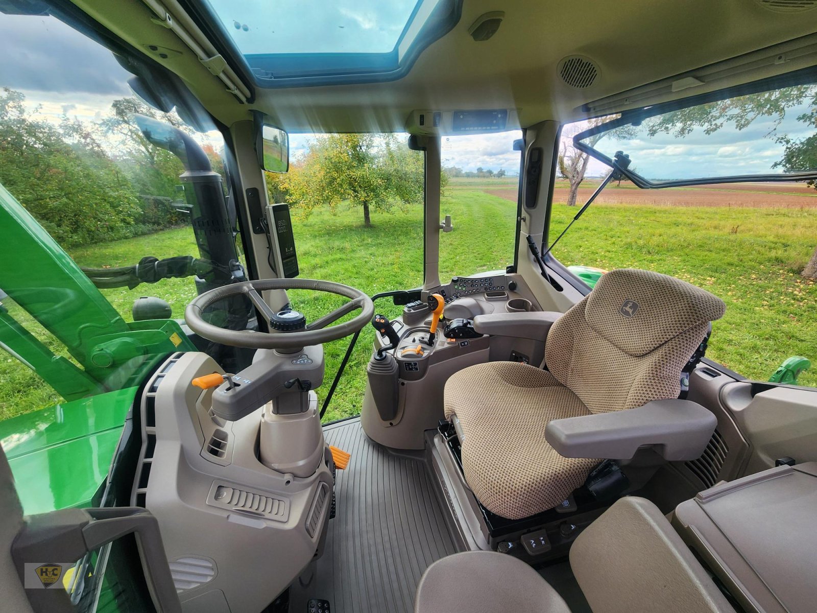 Traktor van het type John Deere 6100M AutoTrac Frontlader, Gebrauchtmaschine in Willanzheim (Foto 11)