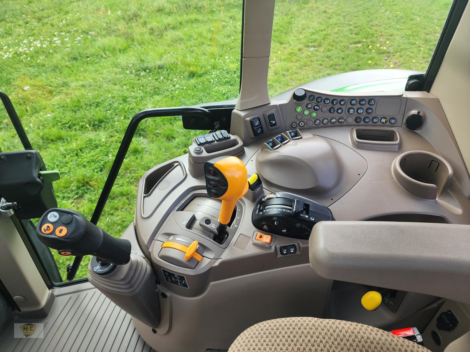 Traktor van het type John Deere 6100M AutoTrac Frontlader, Gebrauchtmaschine in Willanzheim (Foto 12)