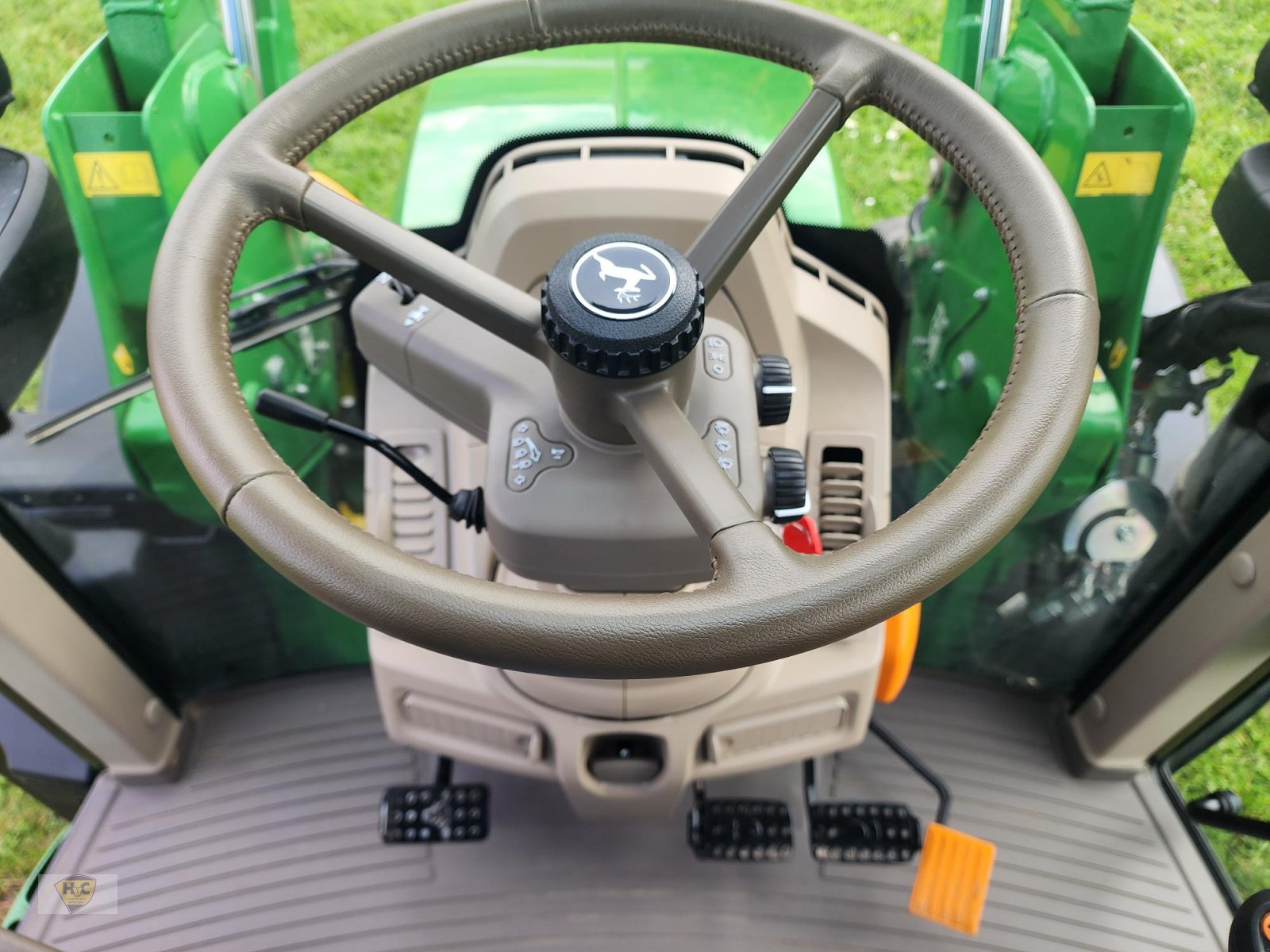 Traktor van het type John Deere 6100M AutoTrac Frontlader, Gebrauchtmaschine in Willanzheim (Foto 16)