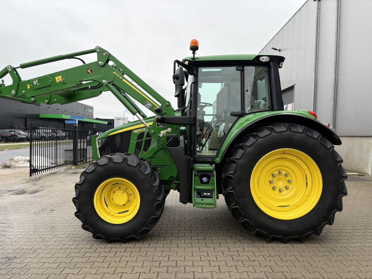 Traktor Türe ait John Deere 6100M met 603M voorlader, Gebrauchtmaschine içinde Beek en Donk (resim 3)