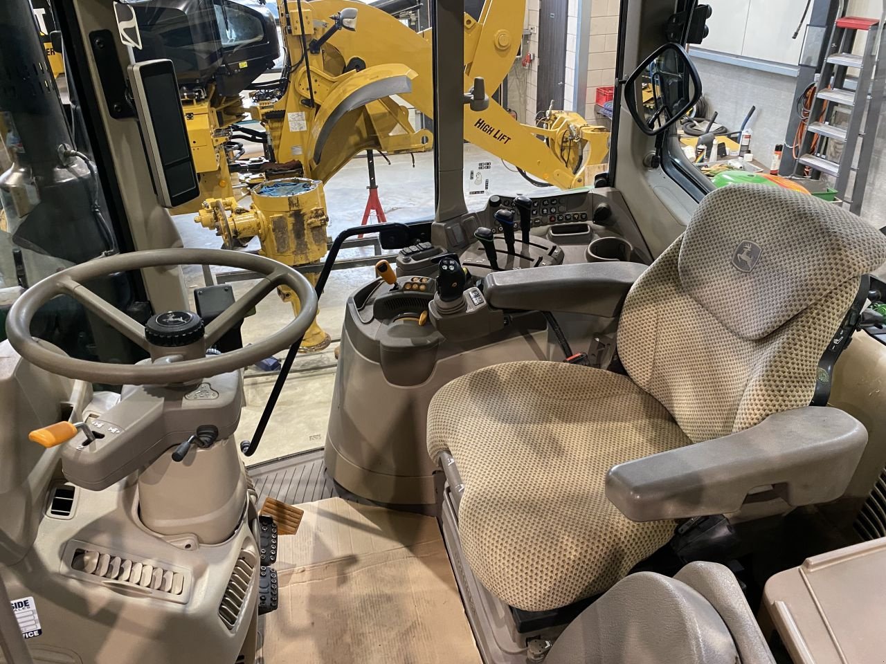 Traktor Türe ait John Deere 6100M met 603M voorlader, Gebrauchtmaschine içinde Beek en Donk (resim 6)