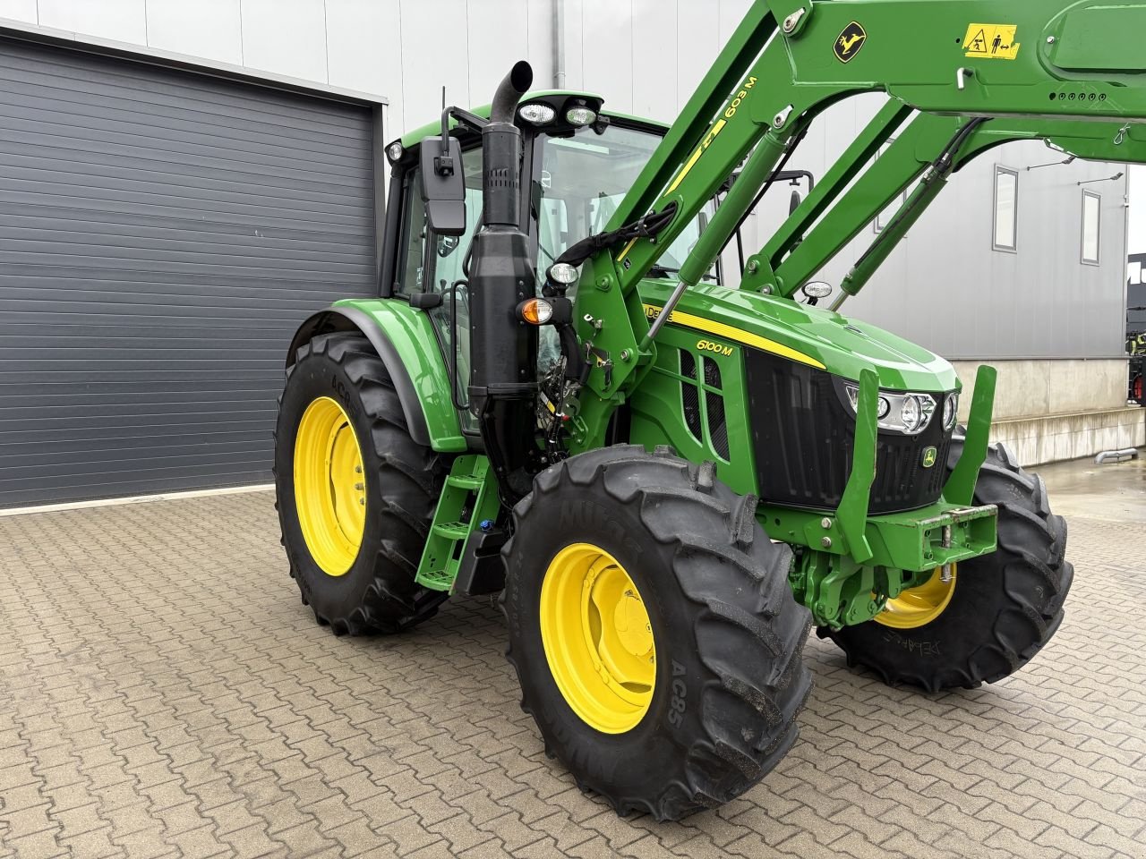 Traktor Türe ait John Deere 6100M met 603M voorlader, Gebrauchtmaschine içinde Beek en Donk (resim 1)