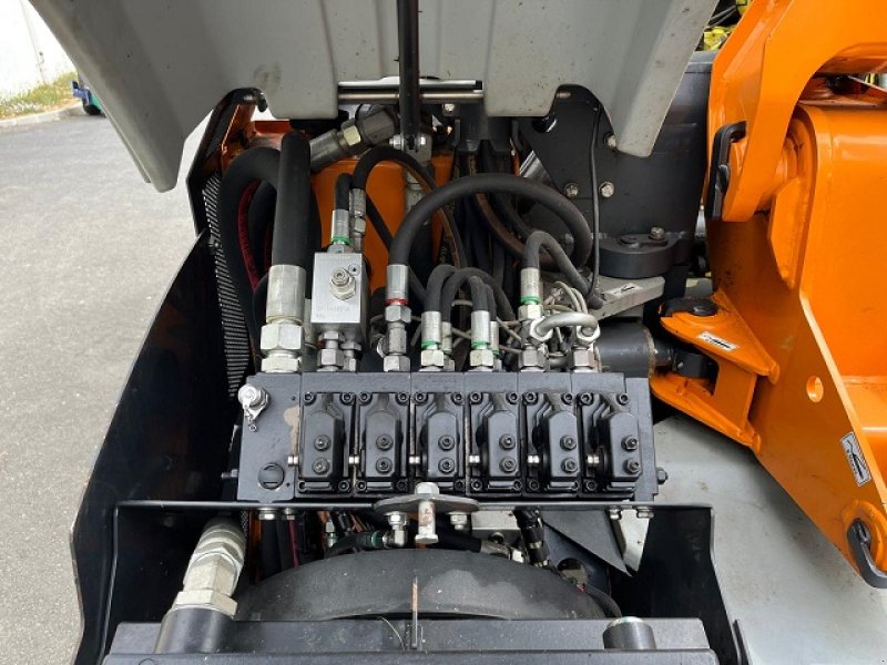 Traktor типа John Deere 6100M, Gebrauchtmaschine в PITHIVIERS Cedex (Фотография 11)