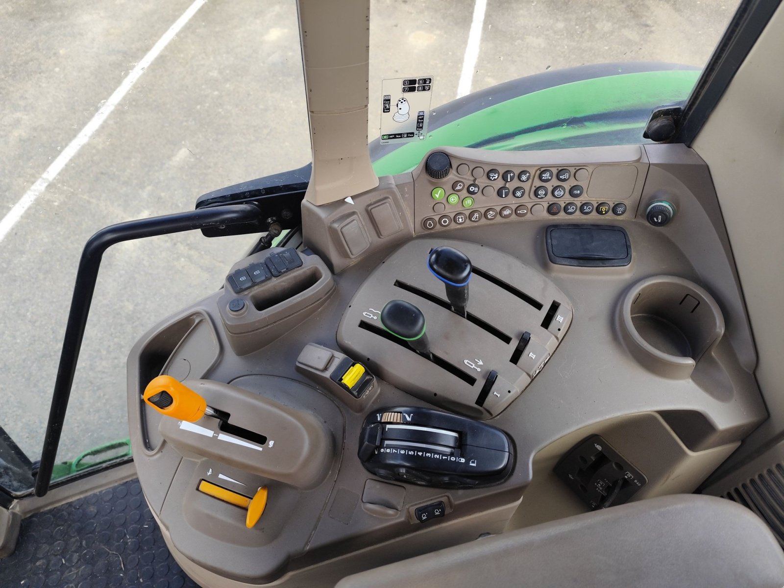 Traktor типа John Deere 6100M, Gebrauchtmaschine в Le Horps (Фотография 8)