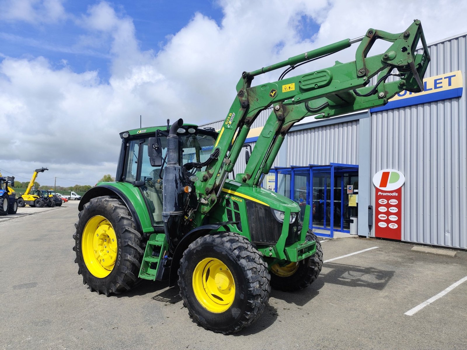 Traktor типа John Deere 6100M, Gebrauchtmaschine в Le Horps (Фотография 1)