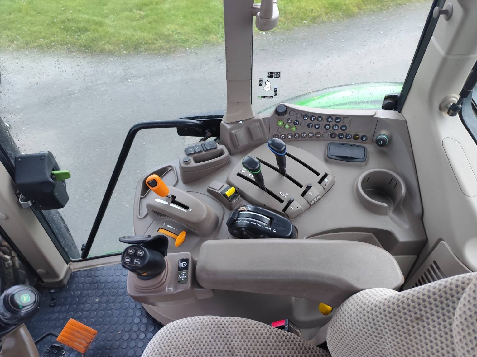 Traktor des Typs John Deere 6100M, Gebrauchtmaschine in Le Horps (Bild 10)