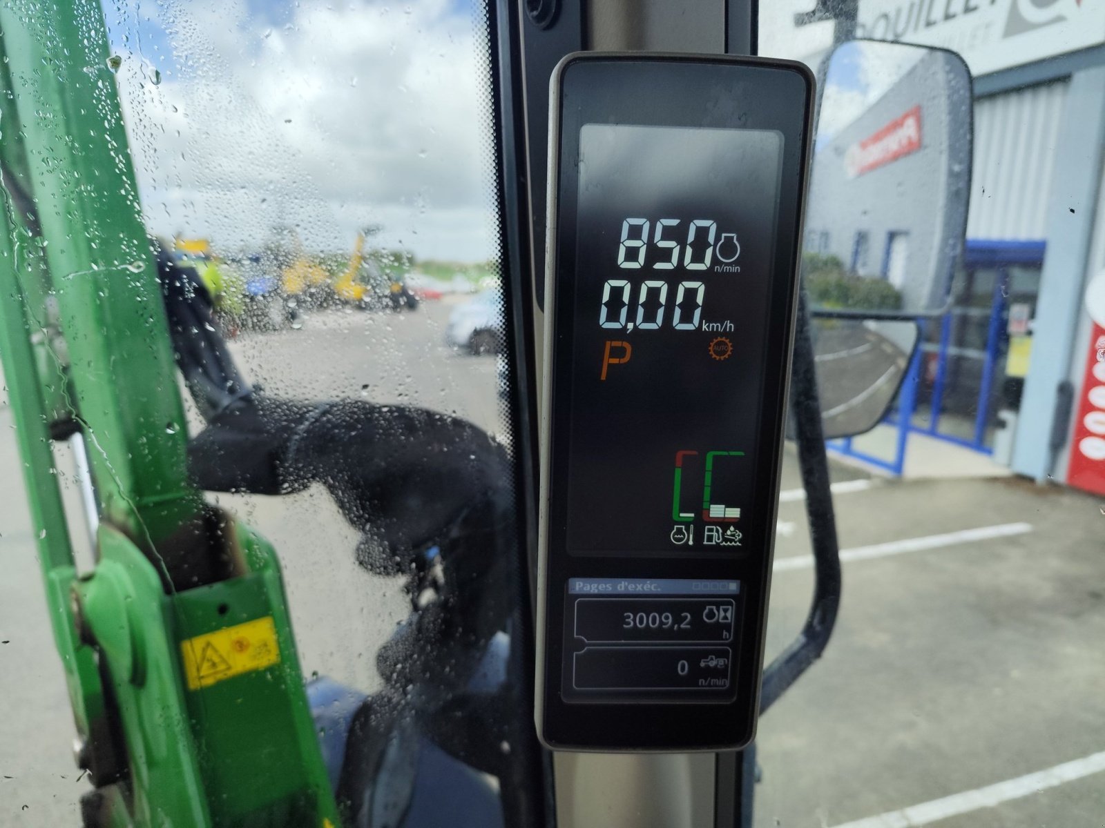 Traktor типа John Deere 6100M, Gebrauchtmaschine в Le Horps (Фотография 11)