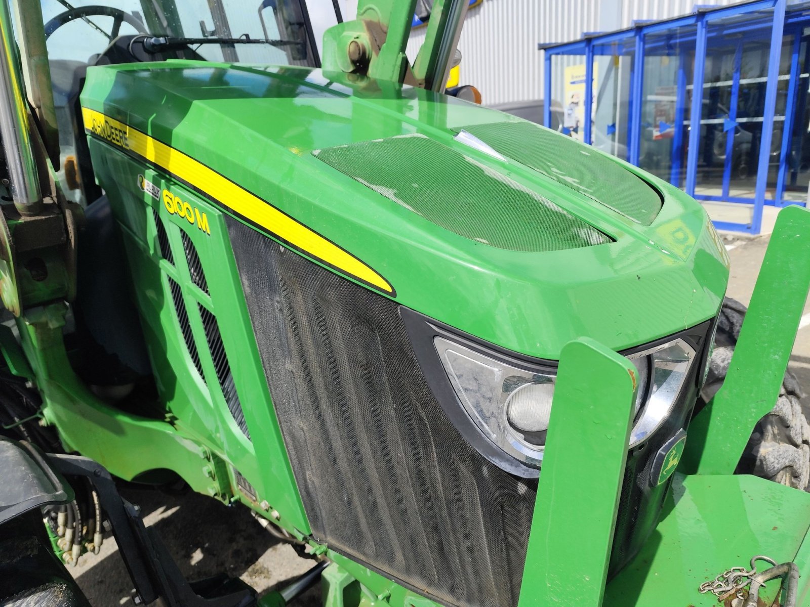 Traktor типа John Deere 6100M, Gebrauchtmaschine в Le Horps (Фотография 10)