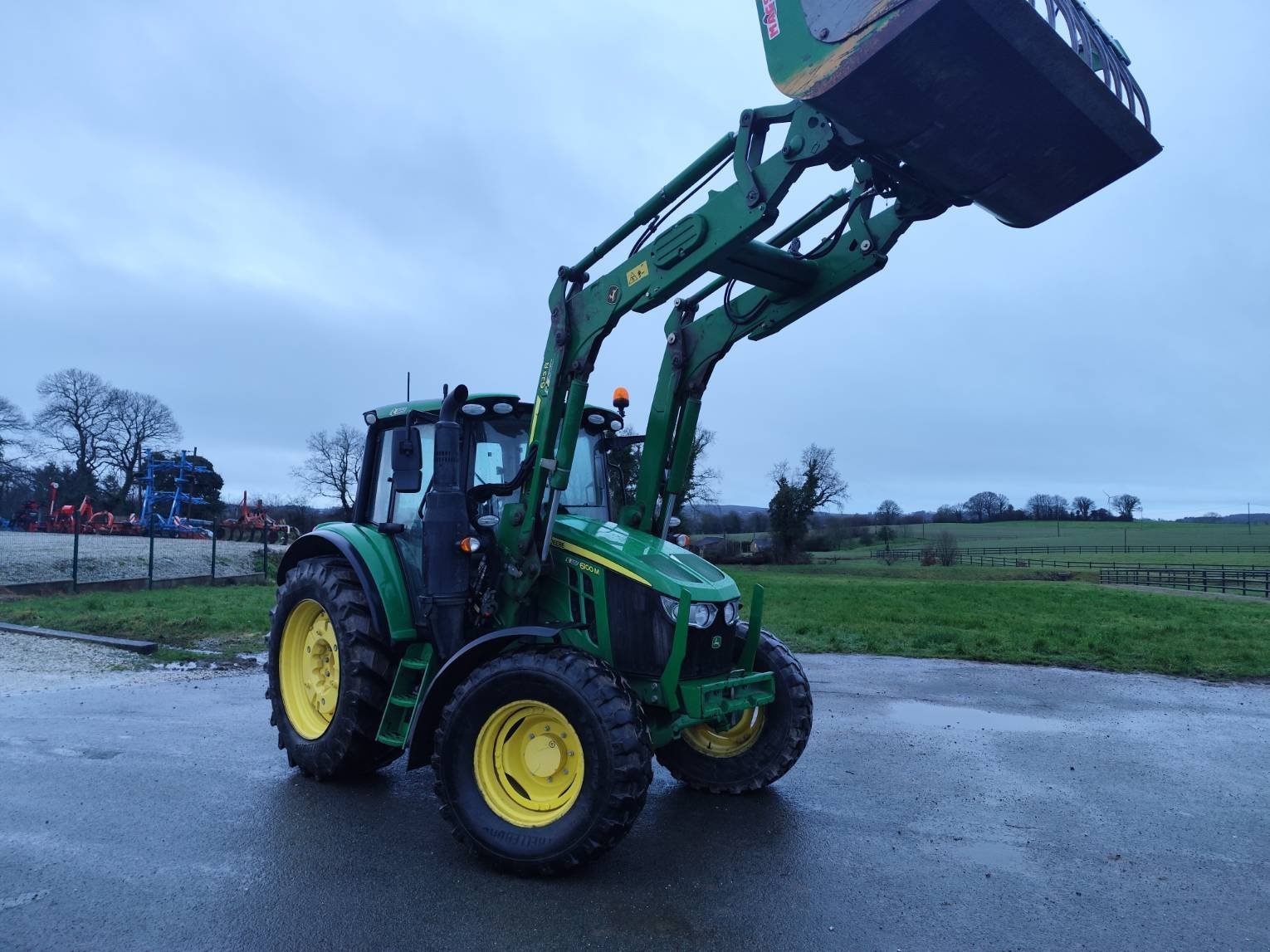 Traktor типа John Deere 6100M, Gebrauchtmaschine в Le Horps (Фотография 4)