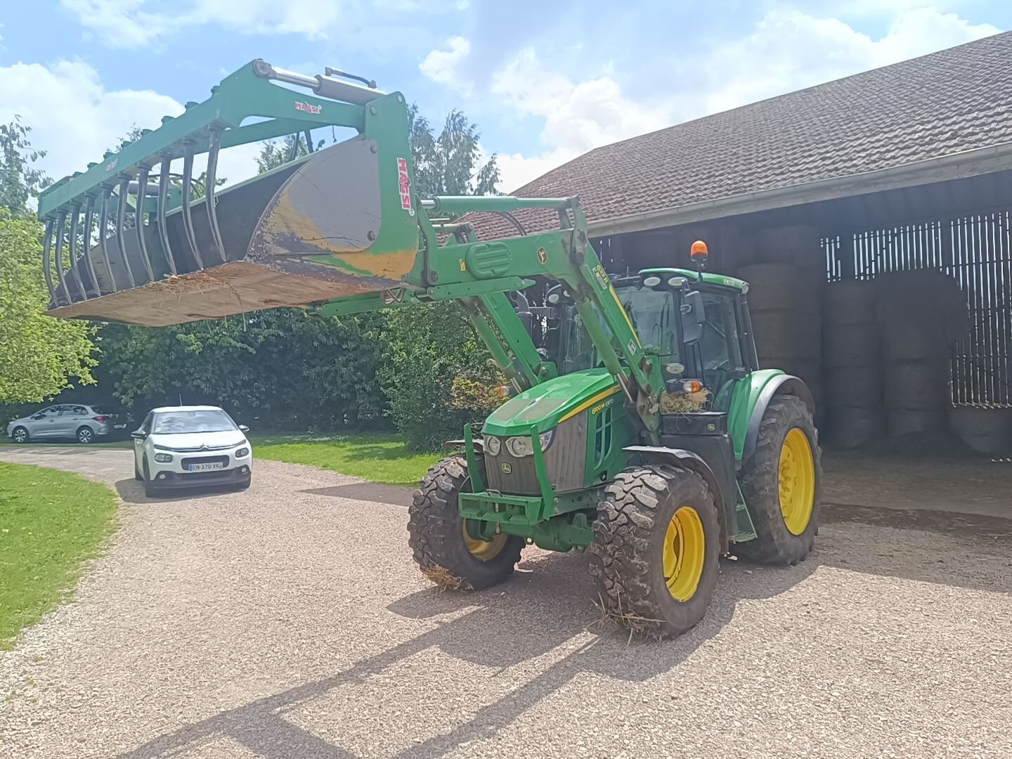 Traktor of the type John Deere 6100M, Gebrauchtmaschine in Aron (Picture 2)
