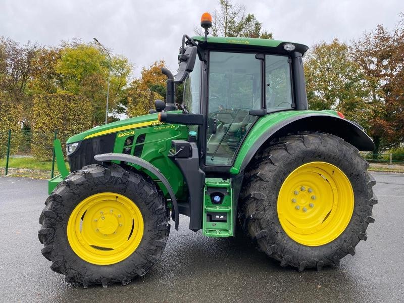 Traktor des Typs John Deere 6100M, Gebrauchtmaschine in LE PONT CHRETIEN (Bild 7)
