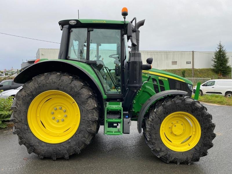 Traktor des Typs John Deere 6100M, Gebrauchtmaschine in LE PONT CHRETIEN (Bild 5)