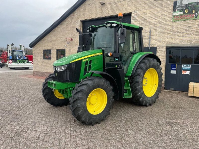 Traktor типа John Deere 6100M, Gebrauchtmaschine в Vriezenveen