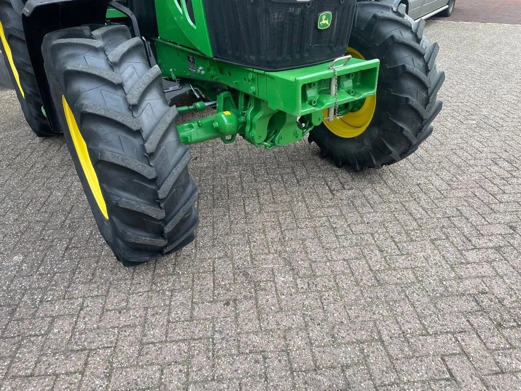 Traktor типа John Deere 6100M, Gebrauchtmaschine в Vriezenveen (Фотография 7)