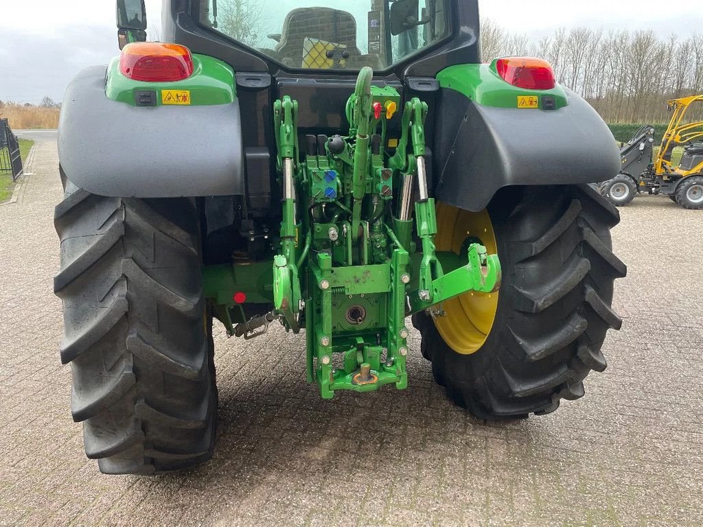 Traktor типа John Deere 6100M, Gebrauchtmaschine в Vriezenveen (Фотография 9)