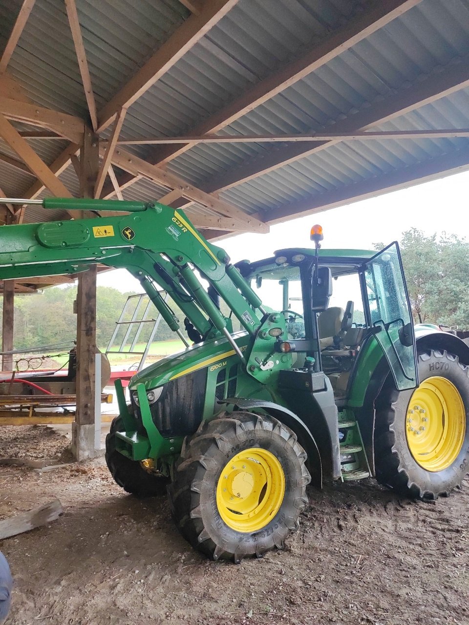 Traktor des Typs John Deere 6100M, Gebrauchtmaschine in Combourg (Bild 1)