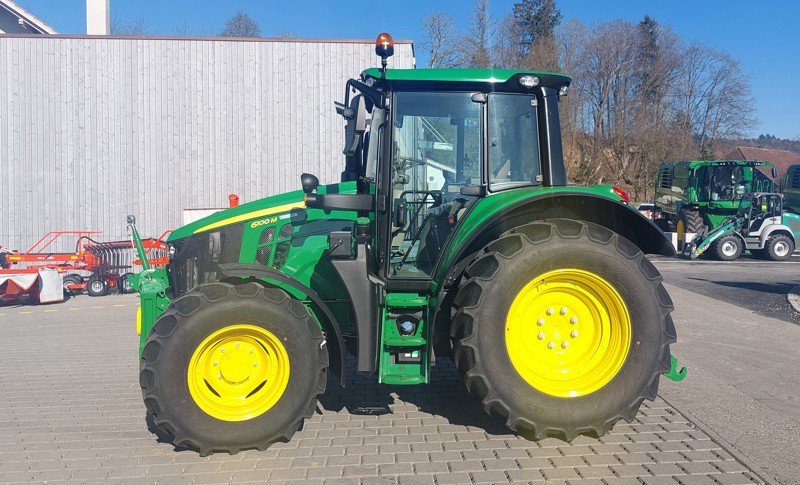 Traktor typu John Deere 6100M, Ausstellungsmaschine v Ersingen (Obrázek 3)