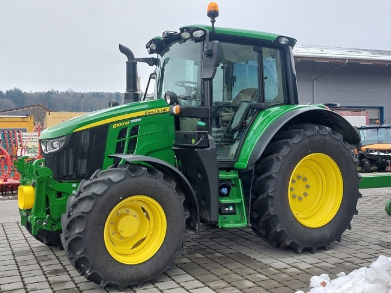 Traktor del tipo John Deere 6100M, Ausstellungsmaschine en Ersingen
