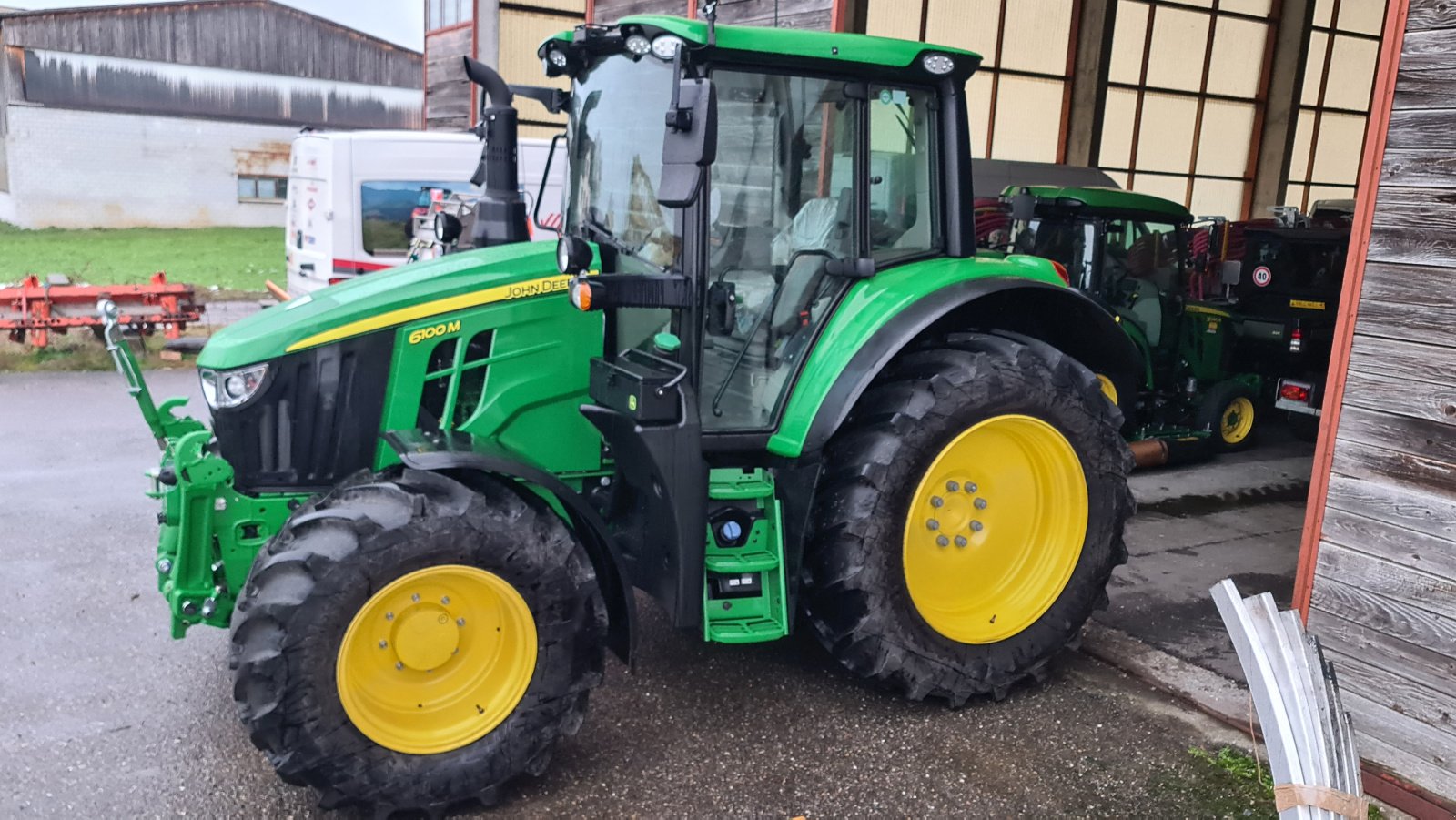 Traktor des Typs John Deere 6100M, Gebrauchtmaschine in Altendorf (Bild 2)