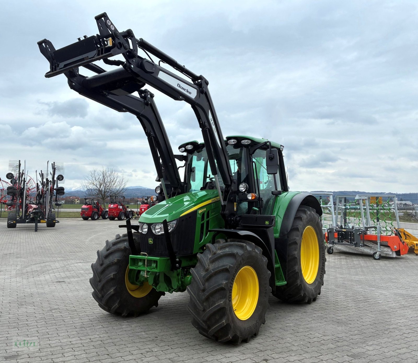 Traktor типа John Deere 6100M, Gebrauchtmaschine в Bruckmühl (Фотография 1)